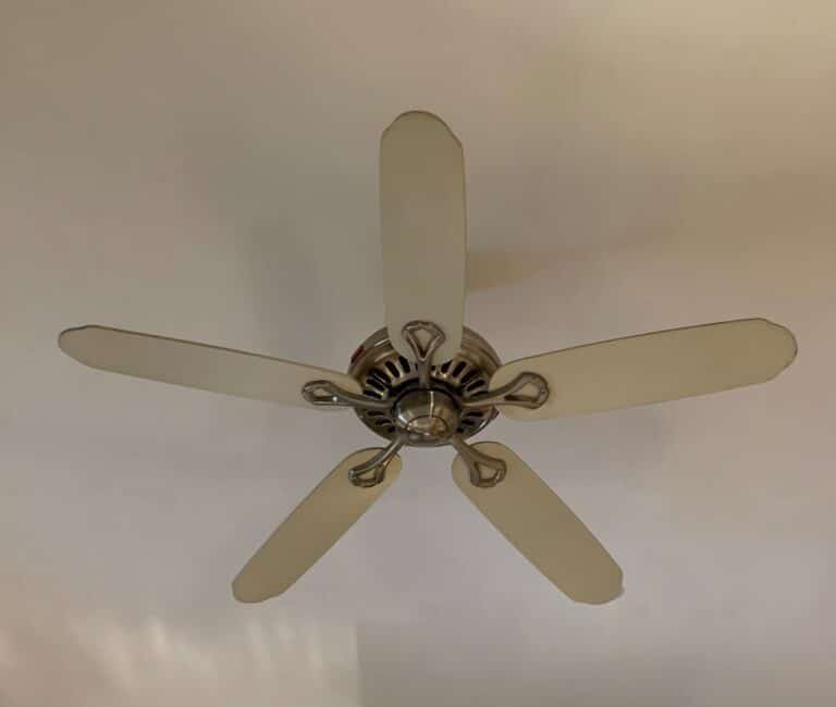 how to clean fan blades without taking it apart